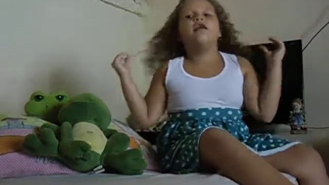 Vitoria Cristine - who says - Selena Gomes' смотреть онлайн