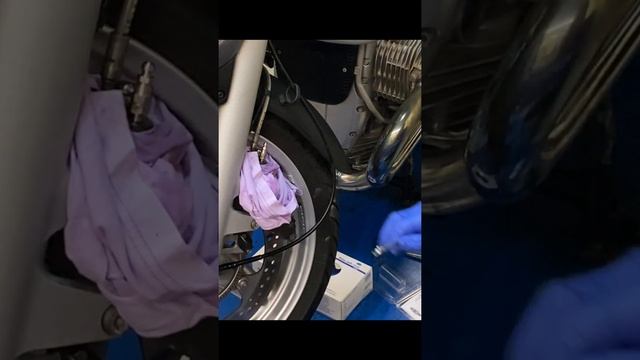 BMW R1150R Stahlbus Entlüftunsventile einbauen смотреть онлайн