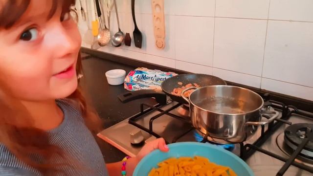 Le ricette di Alyssa - La Pasta tonno e olive! смотреть онлайн