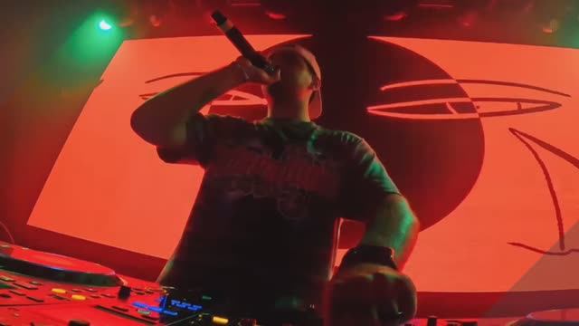 Сто% Драм & Бейс Вечеринка ЭТМ - Электронная Танцевальная Музыка. 100% Drum & Bass - Live DnB Show. смотреть онлайн