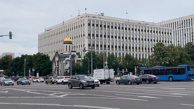 18. Октябрьская площадь смотреть онлайн