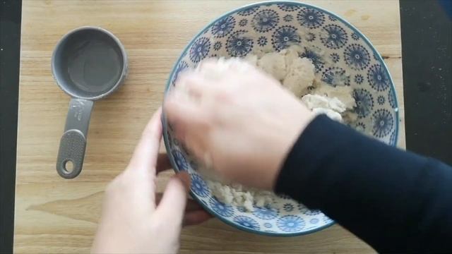 Georgian beetroot dip with walnuts, blue cheese and corn bread смотреть онлайн