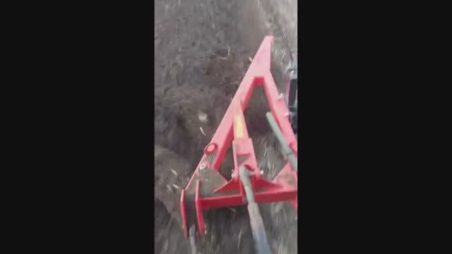 Сам едет, сам рулит, сам пашет! Плуг ПС-3-35 не перестает удивлять! Отзыв фермера. смотреть онлайн