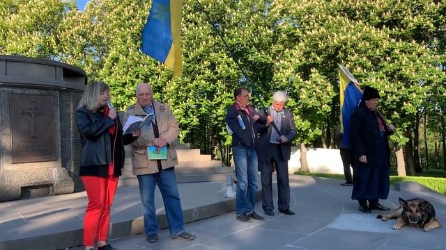 "Шевченківські дні", вірш Олександри Бурбело у Каневі на Чернечій горі читає її мама -Світлана Бев смотреть онлайн