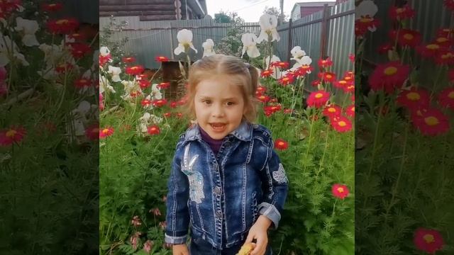 Стих про родину.Варя Локтева.3года.стишки малышам смотреть онлайн