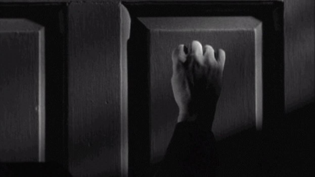 Стук в квартиру друга смотреть онлайн