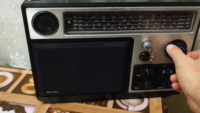 Радиоприемник PHILIPS 970 прием на КВ1 смотреть онлайн
