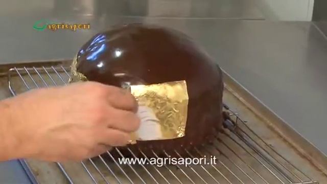 Panettone d'oro e diamanti da 80 mila euro. смотреть онлайн