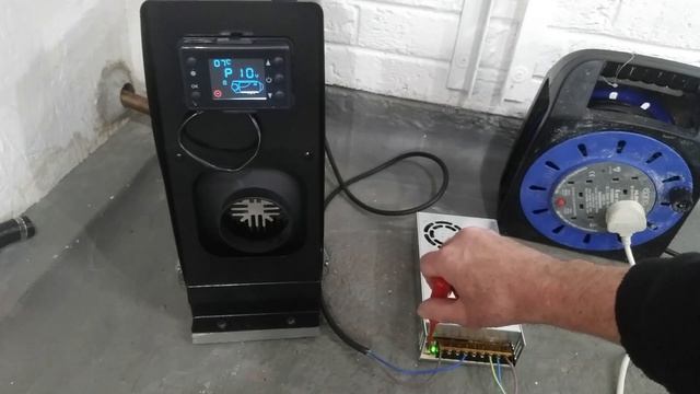 Heating My Home with a Diesel Heater and a 12V Power Supply changing from battery to 240v mains смотреть онлайн