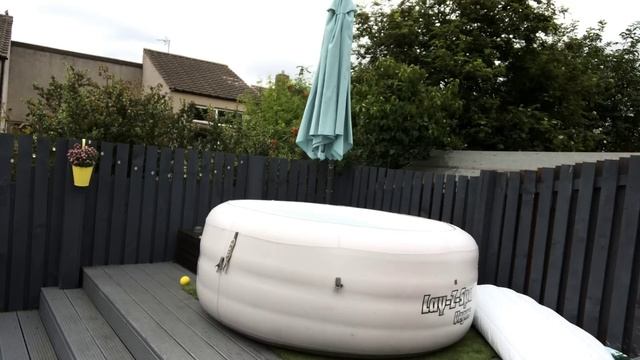 Chillin in hot tub смотреть онлайн