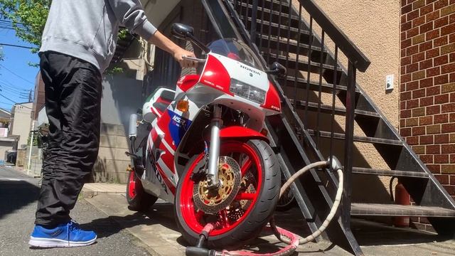 HONDA NSR250R エンジン始動 смотреть онлайн