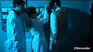 Виликий учёный Николо Тесла очень устал опустился в кресло