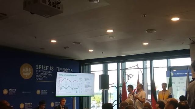 «de-Mobility: Интеграция электромобилей в энергосистему Германии» смотреть онлайн