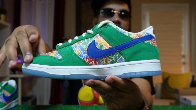 THE NIKE DUNK LOW FOAM FINGER #1 (GS) WE ARE NUMBER 1 THESE ARE FIRE смотреть онлайн