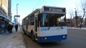 Троллейбус Екатеринбурга ЗиУ-682Г-016.03 борт. №208 маршрут №6 на остановке «Дом кино»