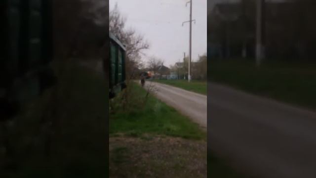 Первый выезд на мопеде с двигателем от триммера и редуктором от советской бензопилы смотреть онлайн