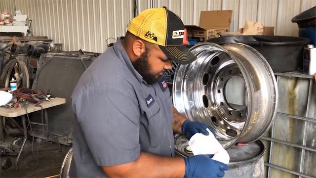 Truck Wheel Prep & Polish Instruction Video feat. SharkHide Metal Protectant смотреть онлайн