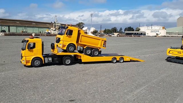 Mercedes/Liebherr Earthmoving Set #1 unloading смотреть онлайн
