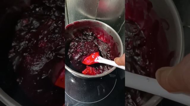 Сладкие пирожки с черной смородиной смотреть онлайн