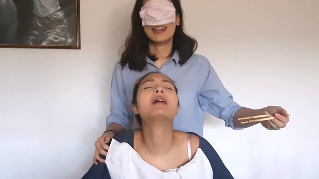 BLINDFOLDED MOKBANG (MESSY) | COCO смотреть онлайн