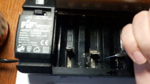 Очистить контакты от потекших батареек