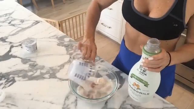 What I'm Eating Wednesday: 5 Minute Prep Time Healthy Cake Recipe! смотреть онлайн
