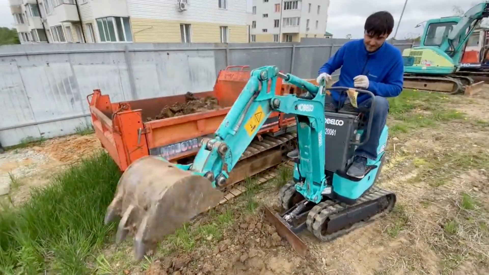 Копаем на малыше весом 500кг!!! Kobelco SK005-3
