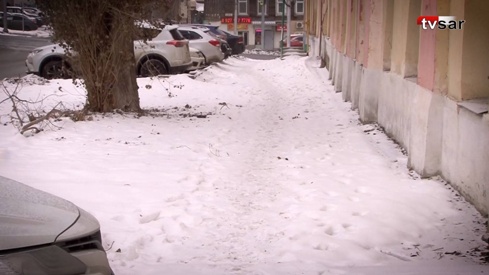 Лучше всего в Саратове убирают снег рядом с правительством и мэрией смотреть онлайн