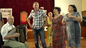 Над лесом солнце воссияло