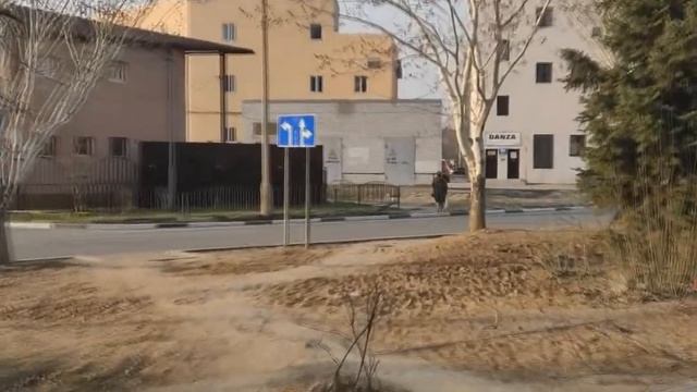 Пешеходы на ул. 40 лет Победы в 30 м/р (11.04.21 17:15) смотреть онлайн