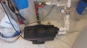 Установка насосной станции Grundfos Scala1 и настройка давления на выходе насоса