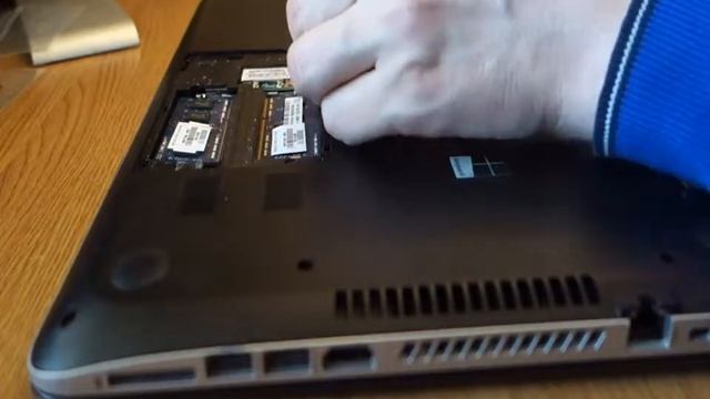 HP Pavilion - cleaning from dust смотреть онлайн