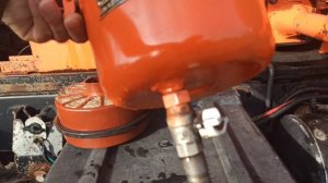 Бачок для сбора масла из тракторного воздухоочистителя. Будни ассенизатора.