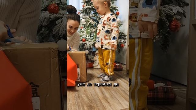 Распаковка новогодних детских подарков. Часть 1✨ смотреть онлайн
