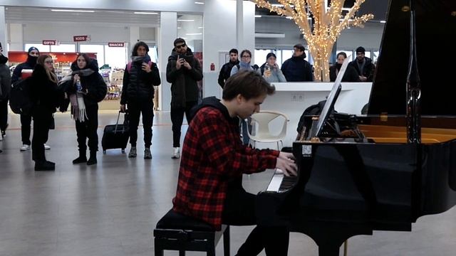 EXPERIENCE AIRPORT PIANO PERFORMANCE Peter Buka смотреть онлайн