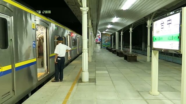 [HD] The Taiwan TRA down Local train EMU 800 (2371) and up Business train E234 (59??) at Taichung смотреть онлайн