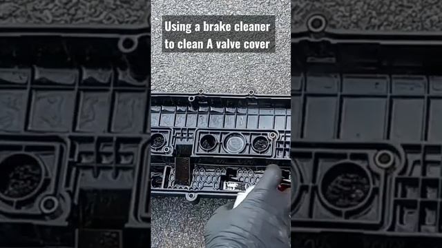 how to use a brake cleaner to clean a valve cover. #valvecover #brakecleaner смотреть онлайн