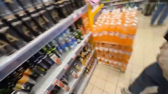 «ИРЛ» / МАФАНЯ ЗАКУПАЕТСЯ К ДР КАШИ / ПРОГУЛКА ПО ТЦ