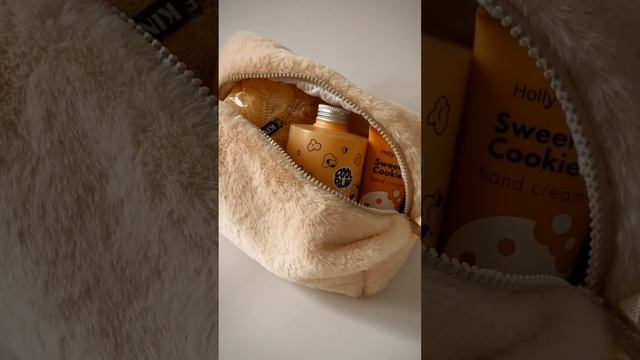 Подарочный набор «Сладкая и пушистая» в оригинальной косметичке смотреть онлайн