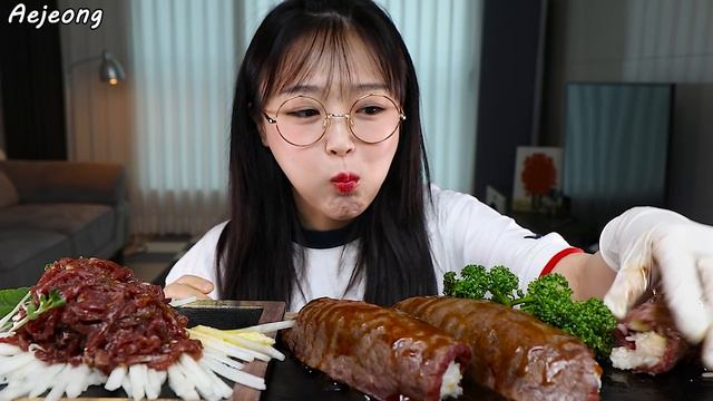 쫀든쫀득한 육회🥩 소고기초밥 먹방 KOREAN RAW BEEF & BEEF SUSHI MUKBANG | ASMR EATING SOUNDS смотреть онлайн