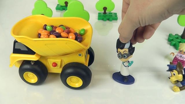 Мультик Ромео делит конфеты с Ам Нямом и Щенячьим Патрулем. смотреть онлайн