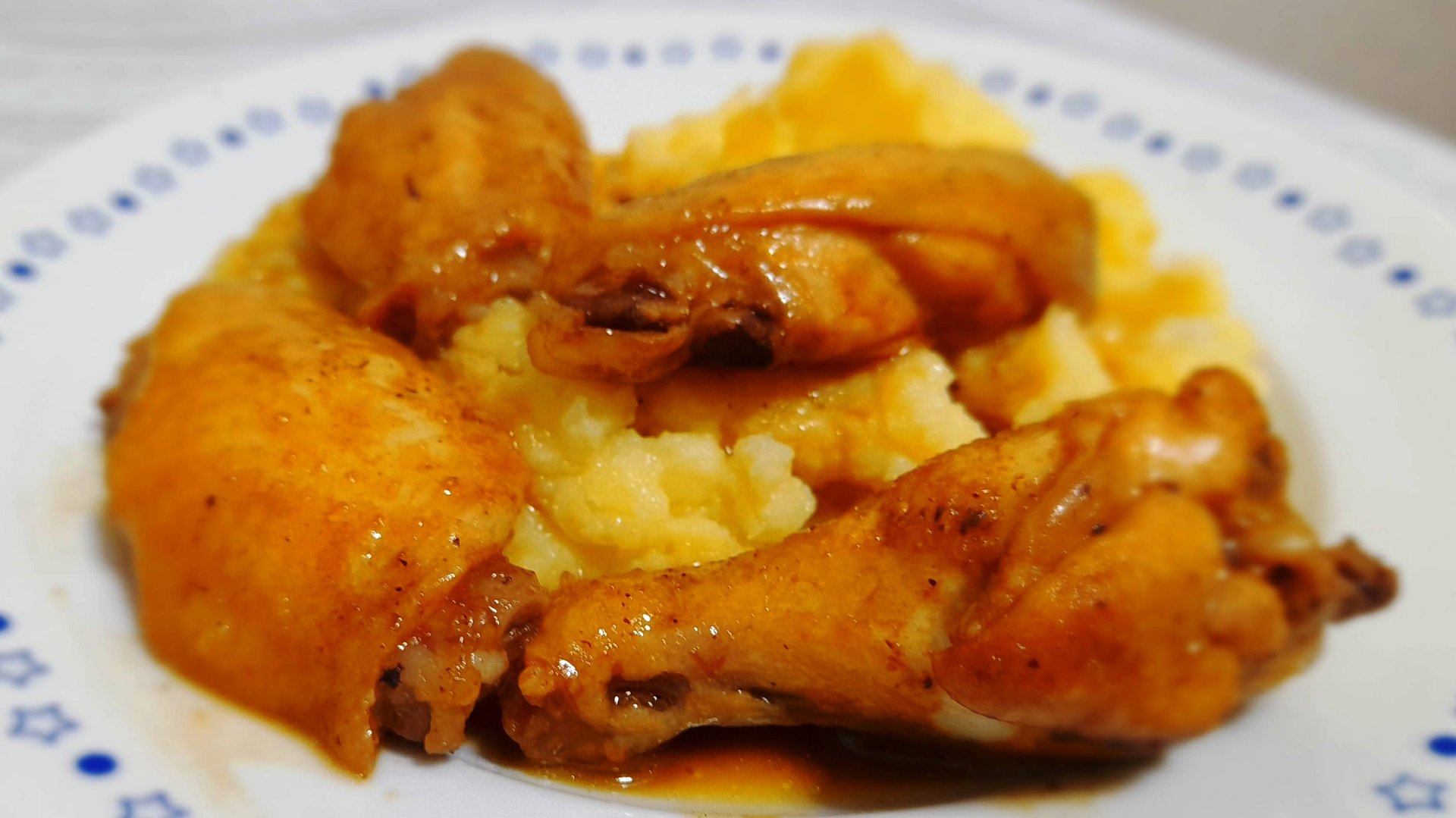 Крылышки в медово-соевом соусе смотреть онлайн