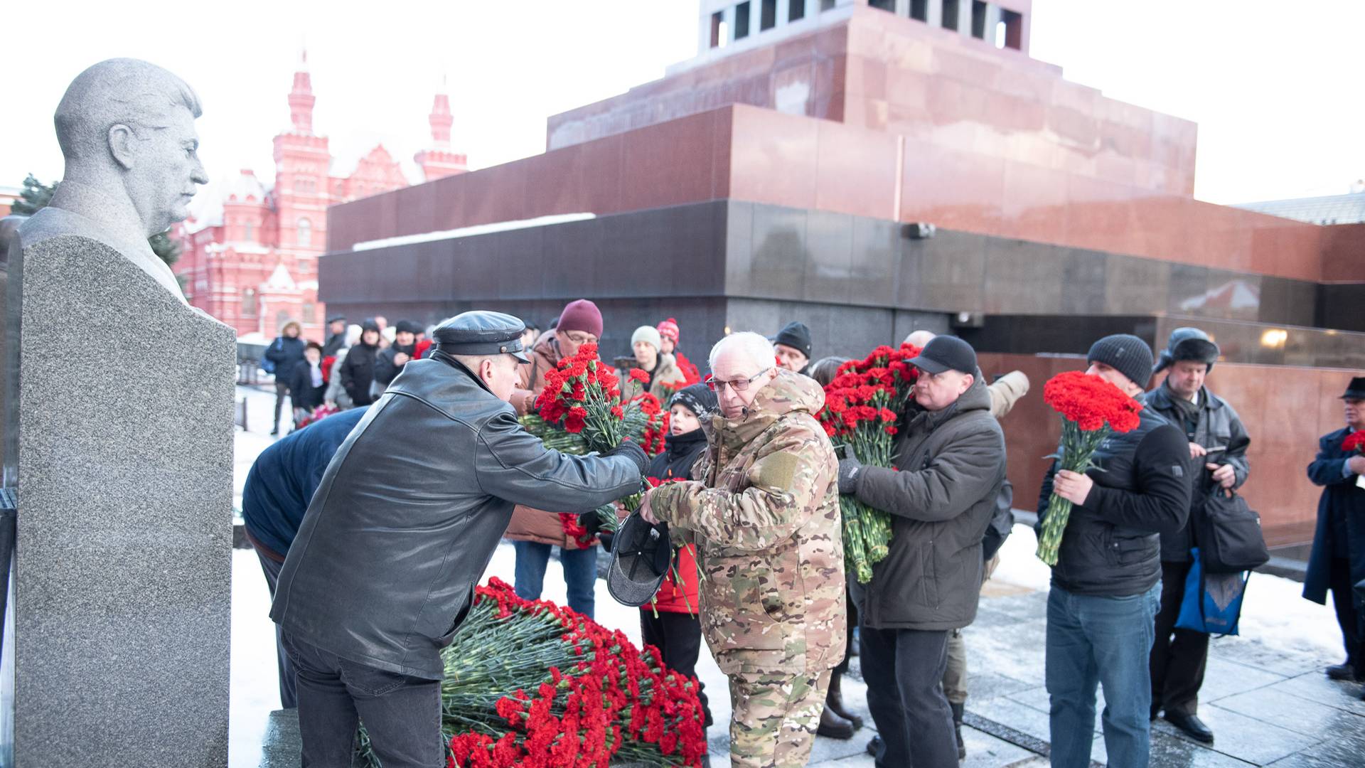2 гвоздики для товарища Сталина в день рождения 145 годовщина Москва Красная площадь 21 декабря2024 смотреть онлайн