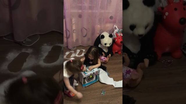 Вероника Медведева,5лет,город Бор.Дед мороз пришёл. смотреть онлайн