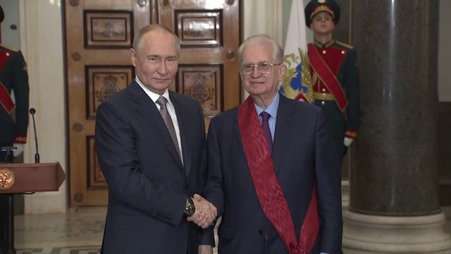 Путин посетил Государственный Эрмитаж 24.12.2024. смотреть онлайн