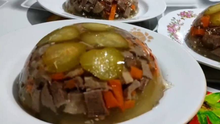 Заливное из языка. Заливное из языка с желатином. Говяжий язык в желе. Что приготовить из языка смотреть онлайн