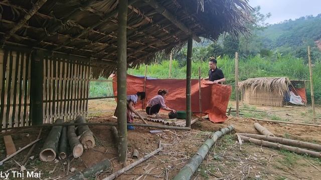 Good-natured landowner. Surprised by Ly Thi Huong's reaction to her lover. Lý Thị Mai ) смотреть онлайн