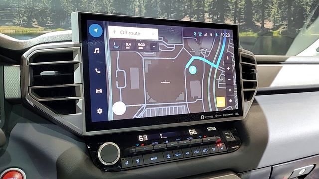 We Check Out The All-New Infotainment System In The 2022 Toyota Tundra смотреть онлайн