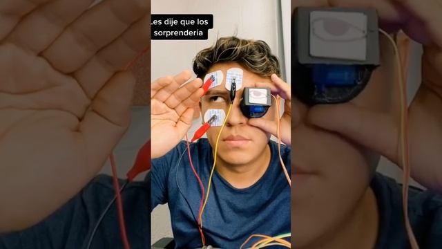 Invento Robótico con Ojos - Biomakers смотреть онлайн