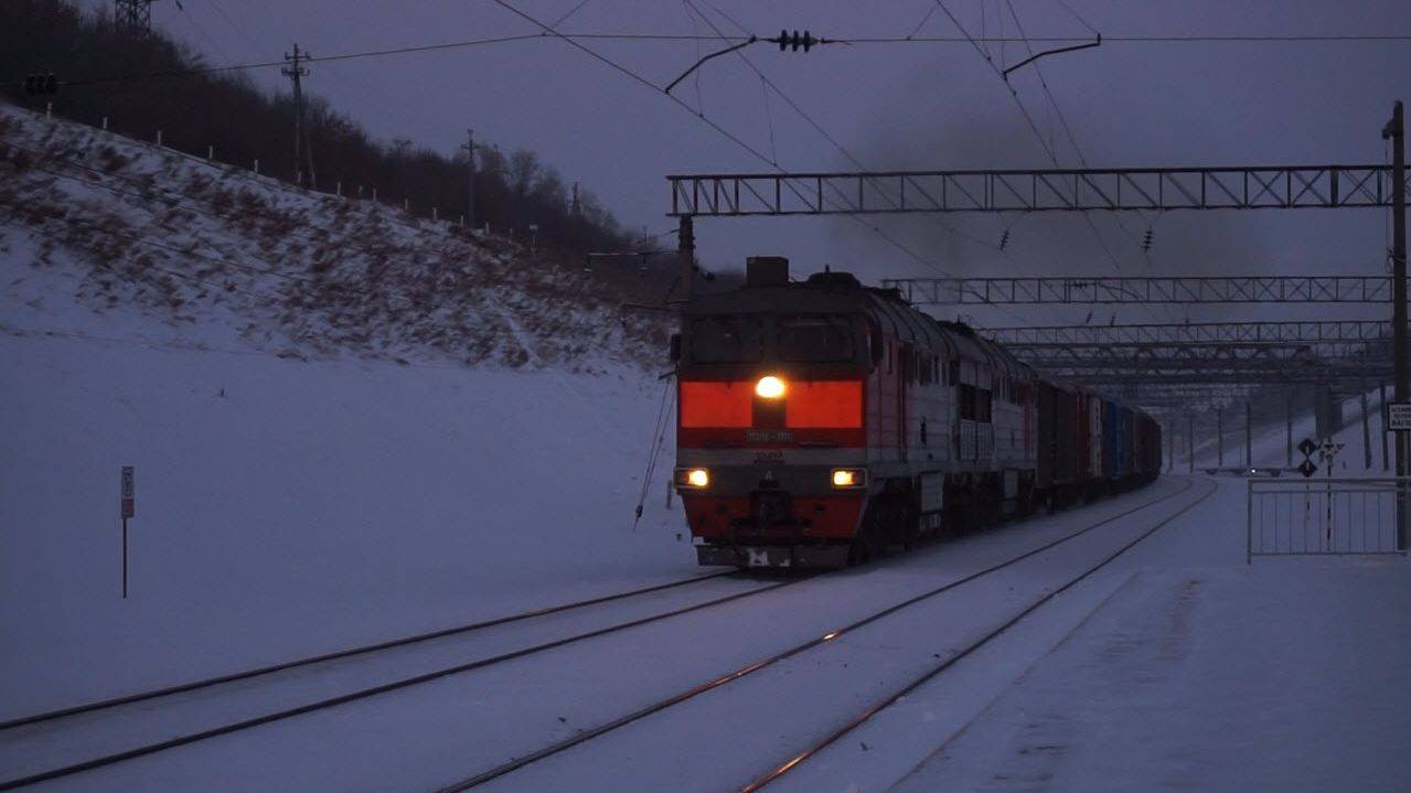 Тепловоз 2ТЭ116-1311 на подъёме.